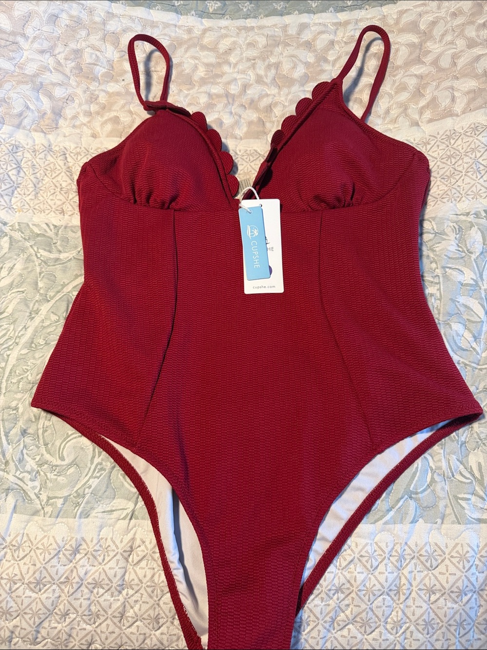 Cupshe Textured Scallop-Trim One-Piece Swimsuit in Burgundy Red